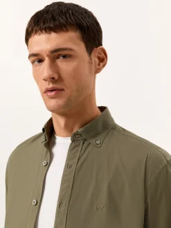 Online Regular Fit Garment Dye Poplin Shirt in Comfort Cotton Camisas Casuais|Camisas Casuais